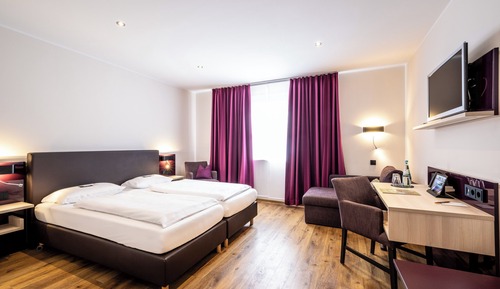 Habitación triple clásica, en la zona del jardín