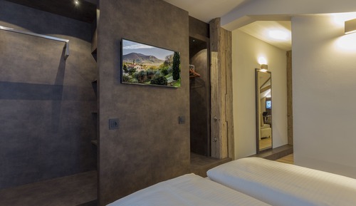 Suite, baño privado, vistas a la ciudad