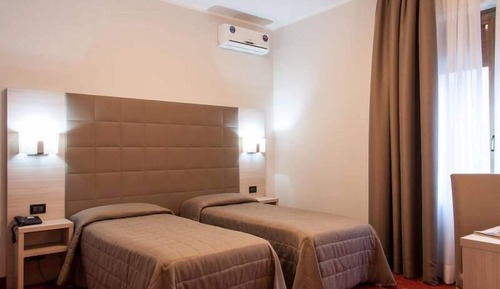 Habitación con 2 camas individuales, en edificio anexo