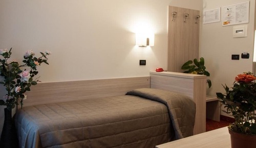 Habitación individual, en edificio anexo