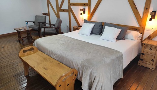 Habitación doble, 1 cama de matrimonio grande, balcón