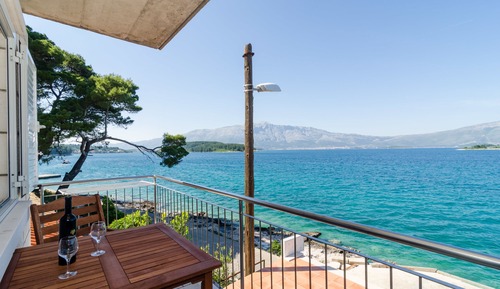 Estudio, vistas al mar