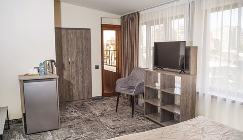 Habitación estándar con 1 cama doble o 2 individuales, balcón
