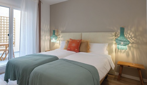 Habitación doble básica con patio interior
