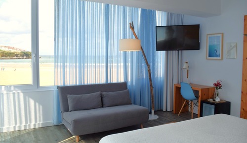 Habitación Deluxe con 1 cama doble o 2 individuales, baño privado, vistas al mar