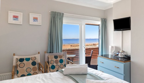 Habitación doble superior, baño privado, vistas al mar (Balcony overlooking beach)