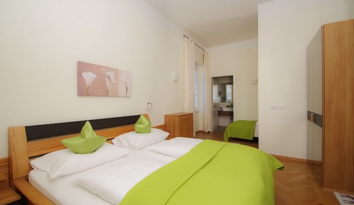 Apartamento familiar, varias camas, balcón, en la zona del jardín