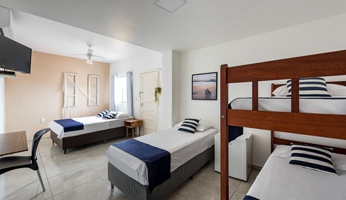 Habitación cuádruple estándar, varias camas