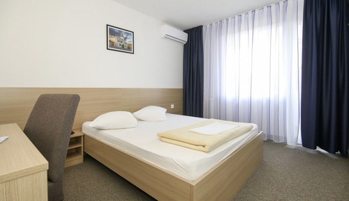 Habitación estándar con 1 cama doble o 2 individuales, balcón, vistas al mar