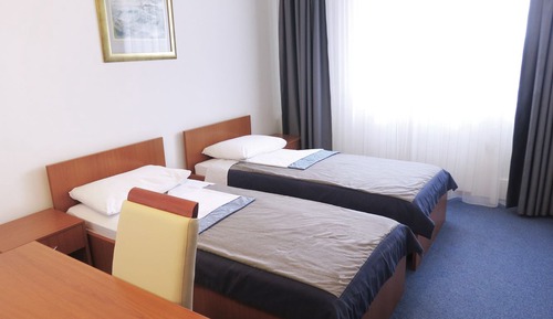Habitación económica con 1 cama doble o 2 individuales, balcón, vistas al mar