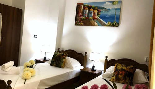 Habitación triple, balcón
