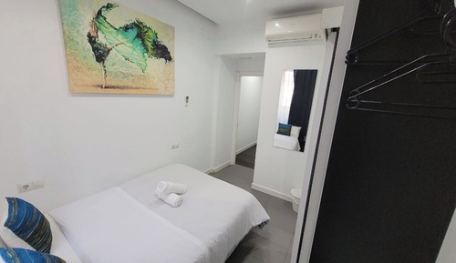 Habitación básica doble, no fumadores, baño privado (Pequeña)
