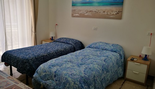 Habitación con 2 camas individuales