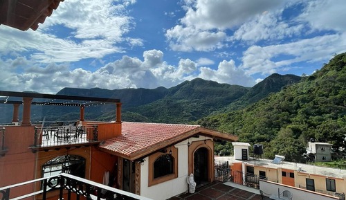 Suite Superior con Balcón y Jacuzzi