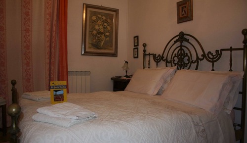 Habitación estándar con 1 cama doble o 2 individuales