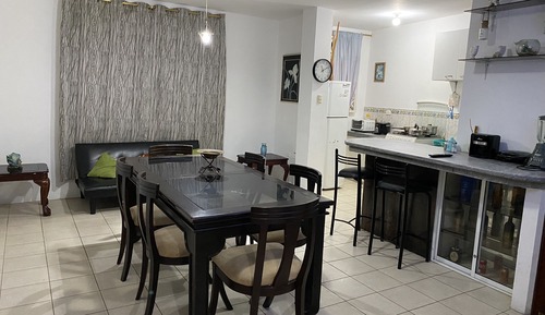 Apartamento familiar, 2 habitaciones, cocina, junto a la playa