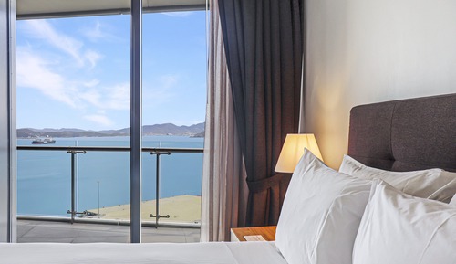 Suite, 2 camas de matrimonio, vistas al puerto (High Floor)