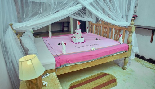 Habitación estándar doble, 1 cama de matrimonio grande, balcón, vistas a la piscina