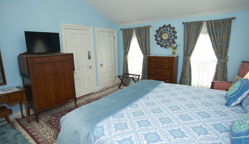 King Suite with Spa Tub