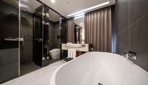 Deluxe Family Room City (Bath)
