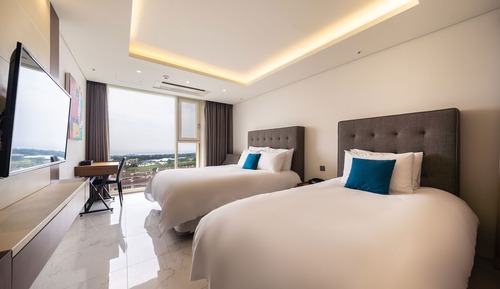 Deluxe Family Room Ocean
