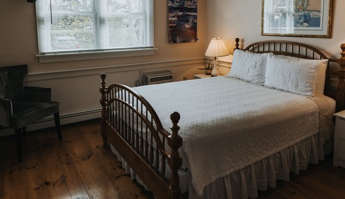 Standard Room, 1 Queen Bed