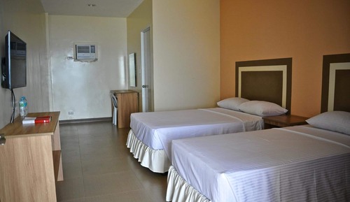 Habitación triple, baño privado