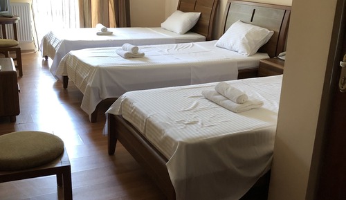 Habitación triple clásica, vistas al parque