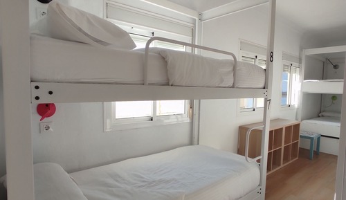 Dormitorio compartido, solo para mujeres, baño compartido (1 bed in 8 Bed Dorm)