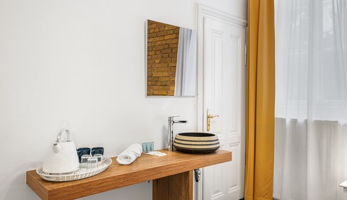 Habitación triple económica, 3 camas individuales, baño privado, entresuelo