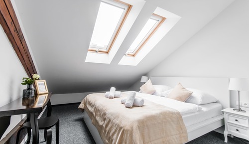 Habitación económica doble, 1 cama de matrimonio, baño privado, en esquina