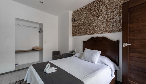 Habitación Deluxe, 1 cama de matrimonio, baño privado, vistas a la ciudad