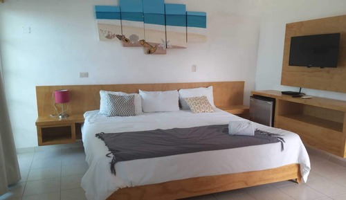 Habitación Deluxe, 1 cama de matrimonio, vistas parciales al mar