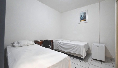 Habitación con 2 camas individuales