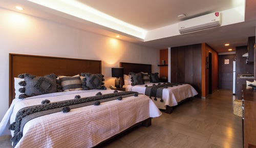 Suite estudio Grand, varias camas, balcón, frente a la playa