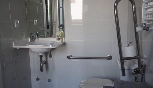 Double Room, Private Bathroom (Litera)