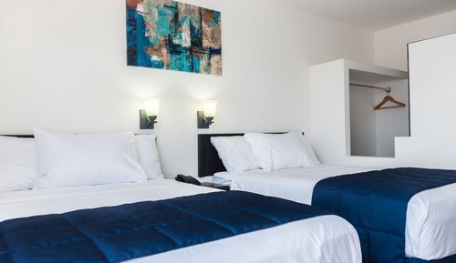 Habitación junior con 1 cama doble o 2 individuales, vistas a la ciudad