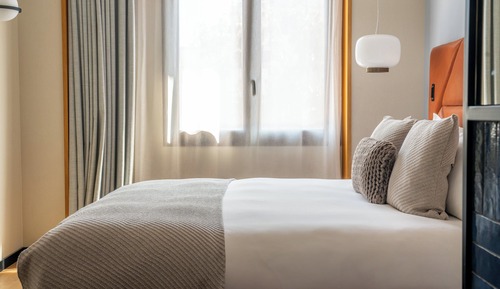 Habitación familiar, varias camas, balcón