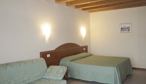 Habitación cuádruple, 1 cama doble con sofá cama, bañera