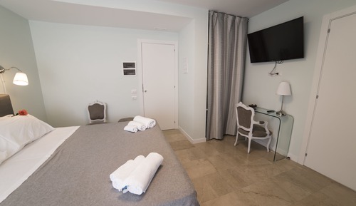 Habitación superior con 1 cama doble o 2 individuales (Marina)