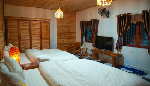 Habitación cuádruple, 2 camas de matrimonio, vistas a la montaña