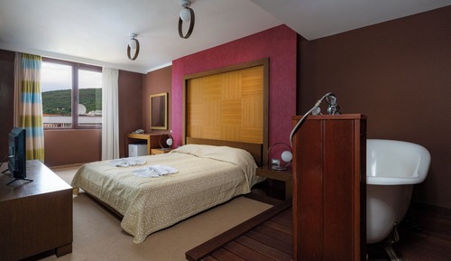 Queen Room