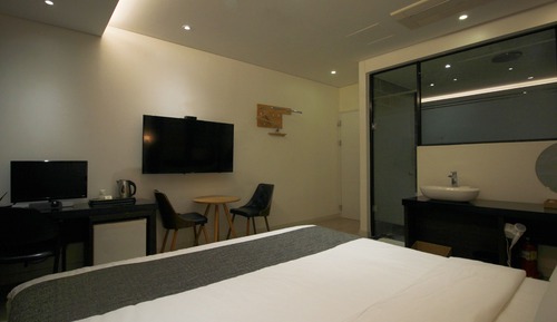 Standard Double Room, No Smoking, Base and Max 2 person