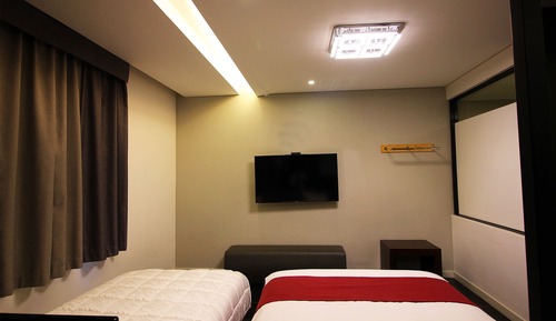 Premium Twin Room, No Smoking, Base 2, Max 3, Surcharge on spot