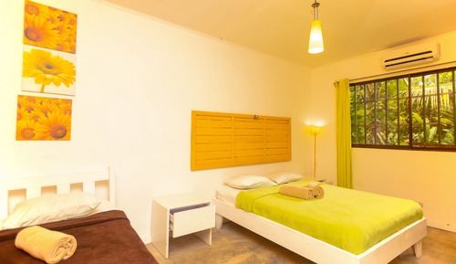 Villa Confort, 5 habitaciones, vistas a la piscina, en la zona del jardín