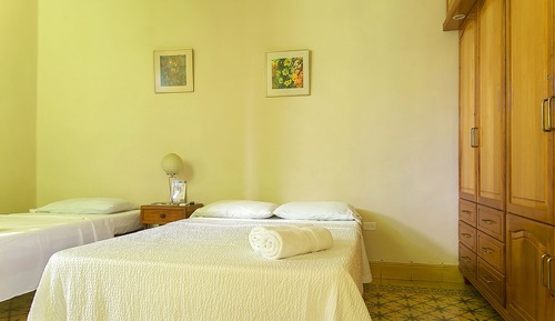 Habitación triple familiar, vistas al jardín