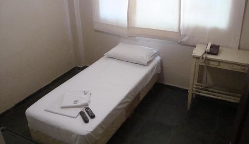 Quarto solteiro econômico - com Ventilador