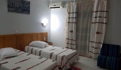 Habitación clásica con 2 camas individuales