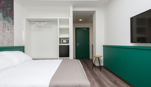 Habitación estándar doble, 1 cama doble o 2 individuales, sin ventanas