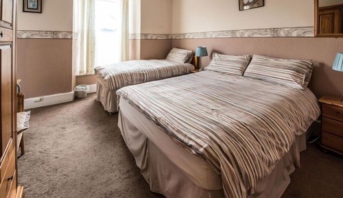 Suite, baño privado (3 People)